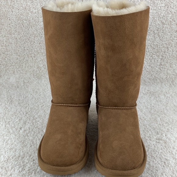 Ugg Kid's Bailey Bow/ Tall Size 2 - Picture 2 of 7
